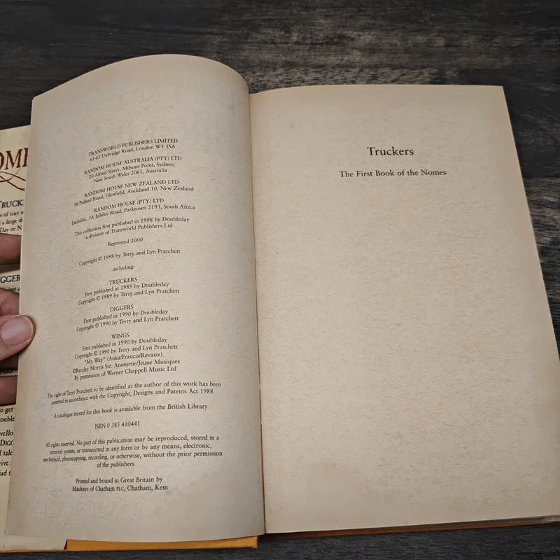 The Bromeliad Trilogy - Terry Pratchett รูปที่ 6