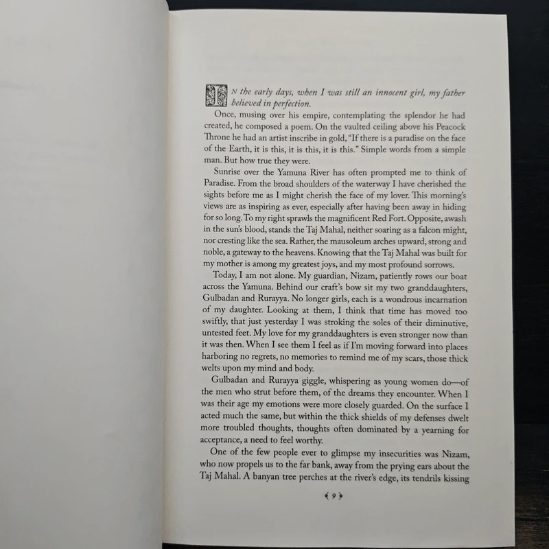 Beneath a Marble Sky: A Novel of the Taj Mahal - John Shors รูปที่ 8