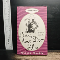 Living Next Door to Alice - Marisa Mackle รูปที่ 1
