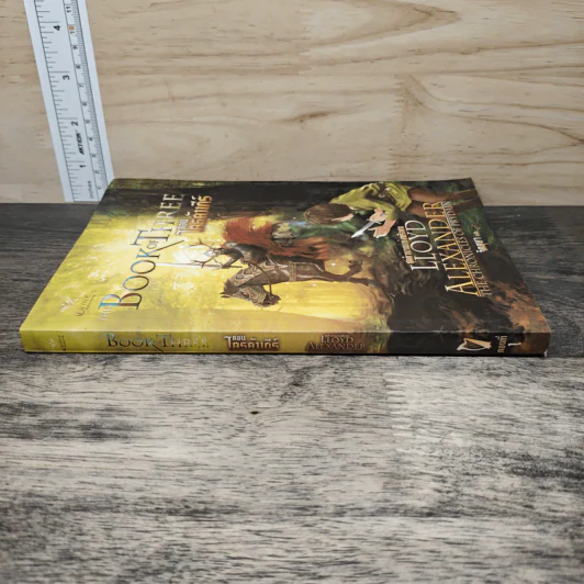ตำนานแห่งพรีเดน เล่ม 1 ตอน ไตรคัมภีร์ - ลอยด์ อเล็กซานเดอร์, จิตอุษา รูปที่ 2