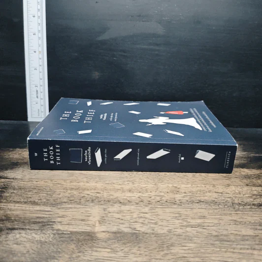 The Book Thief จอมโจรขโมยหนังสือ - มาร์กัส ซูซัก รูปที่ 3