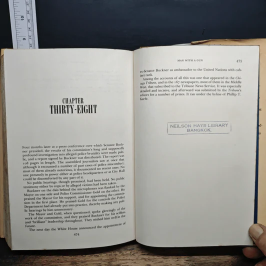 Man with a Gun - Robert Daley รูปที่ 9