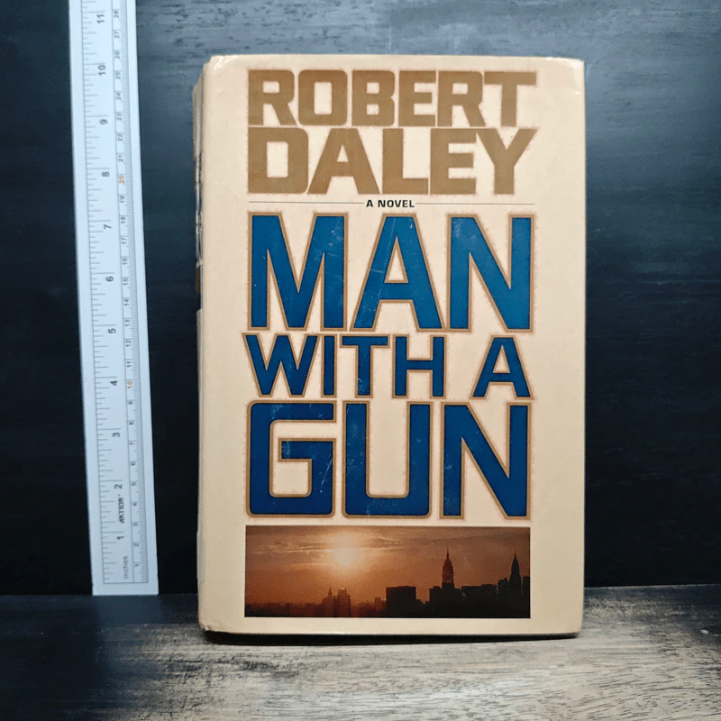 Man with a Gun - Robert Daley รูปที่ 1