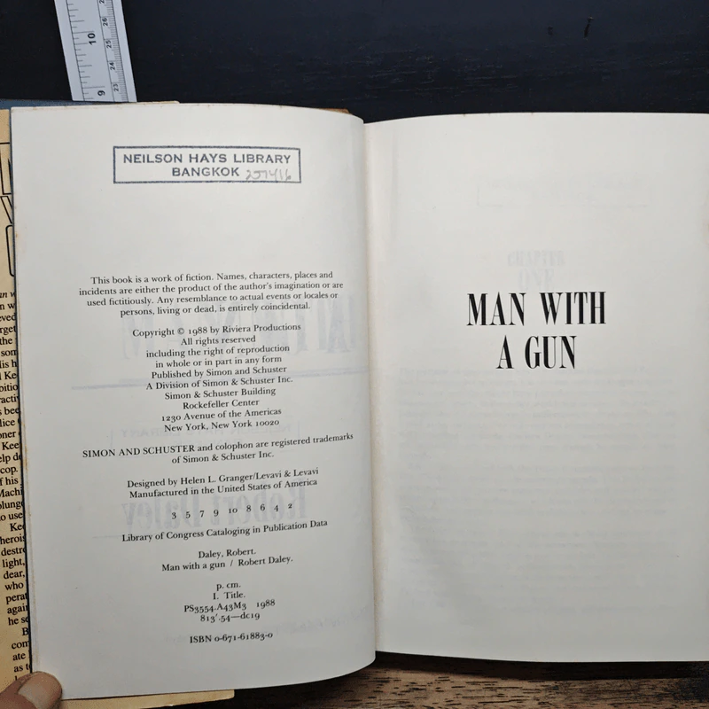 Man with a Gun - Robert Daley รูปที่ 6