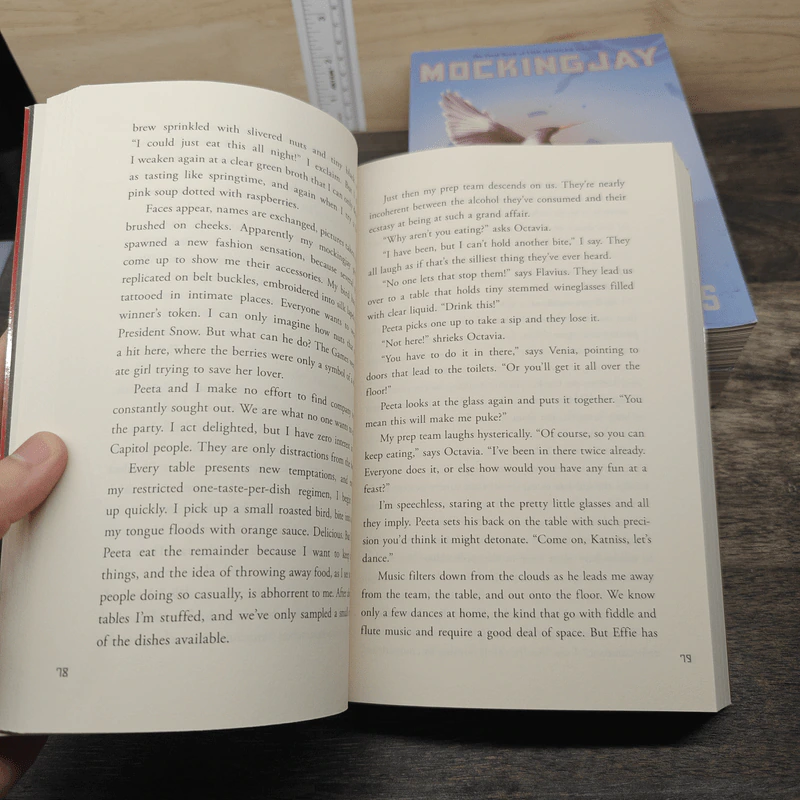 BoxedSet The Hunger Games Trilogy 3 Book - Suzanne Collins รูปที่ 13