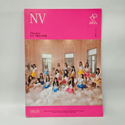 สูจิบัตร BNK48 Team NV Theater no Megami รูปที่ 1