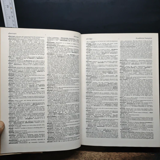 The Oxford Reference Dictionary รูปที่ 9