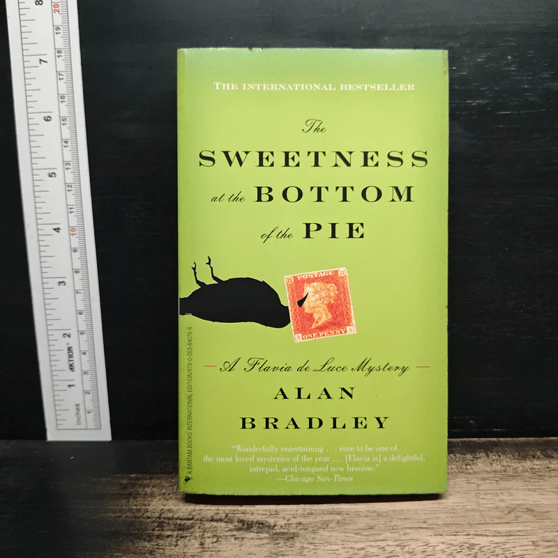 The Sweetness at the Bottom of the Pie - Alan Bradley รูปที่ 1