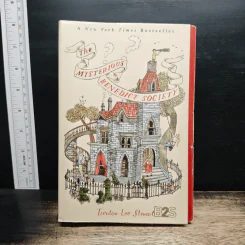 The Mysterious Benedict Society - Trenton Lee Stewart รูปที่ 1