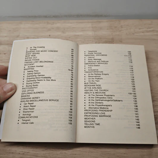 Hindi-English Phrase Book - Kavita Kumar รูปที่ 7