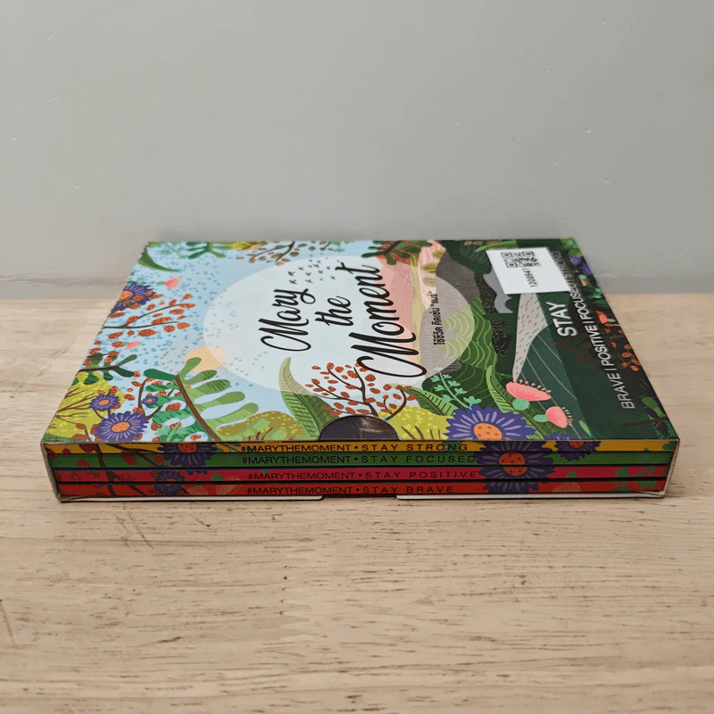 Boxset Mary The MomeMary The Moment: ใช้ชีวิต คิดเช่น "แมร์" 4 เล่ม รูปที่ 3