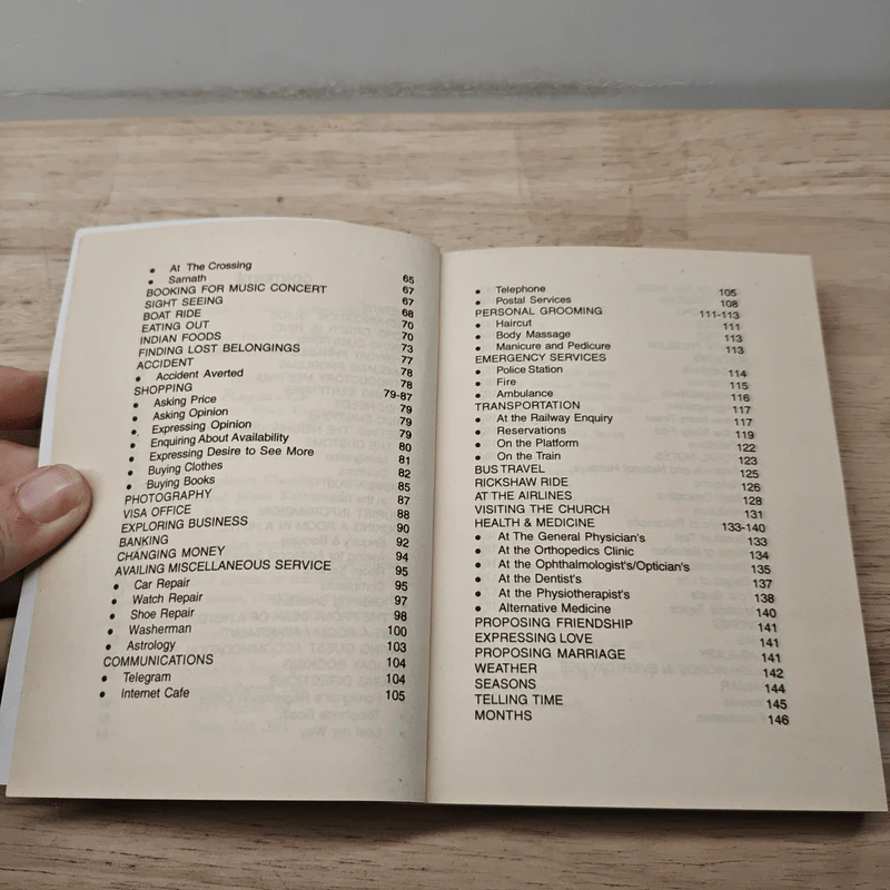 Hindi-English Phrase Book - Kavita Kumar รูปที่ 7