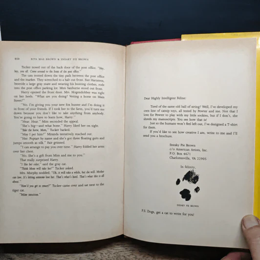 Rita Mae Brown: Three Mrs. Murphy Mysteries: Wish You Were Here, Rest in Pieces, Murder at Monticello - Rita Mae Brown รูปที่ 8