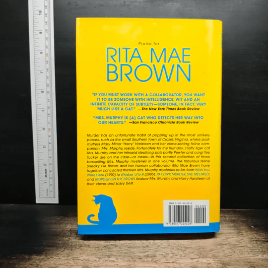 Rita Mae Brown:Three More Mrs. Murphy Mysteries in One Volume: Pay Dirt; Murder, She Meowed; and Murder on the Prowl รูปที่ 2