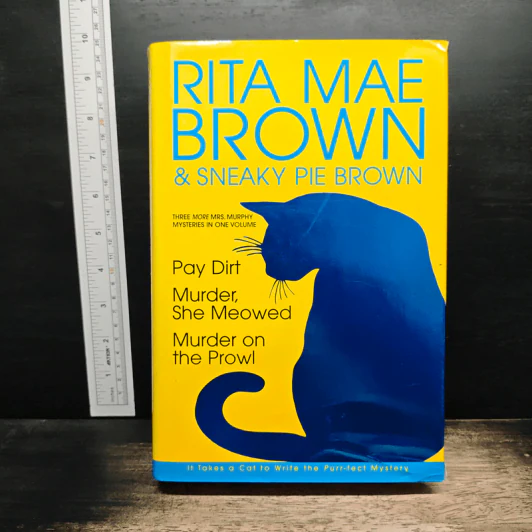 Rita Mae Brown:Three More Mrs. Murphy Mysteries in One Volume: Pay Dirt; Murder, She Meowed; and Murder on the Prowl รูปที่ 1