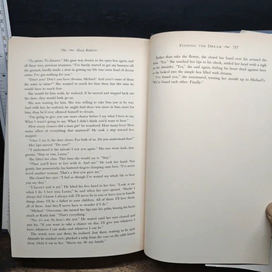 Daring to Dream, Holding the Dream, Finding the Dream - Nora Roberts รูปที่ 9
