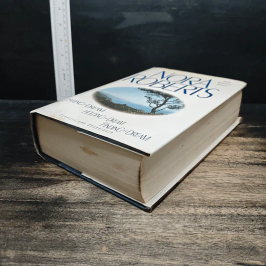 Daring to Dream, Holding the Dream, Finding the Dream - Nora Roberts รูปที่ 4