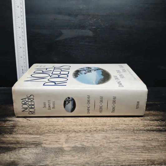 Daring to Dream, Holding the Dream, Finding the Dream - Nora Roberts รูปที่ 3