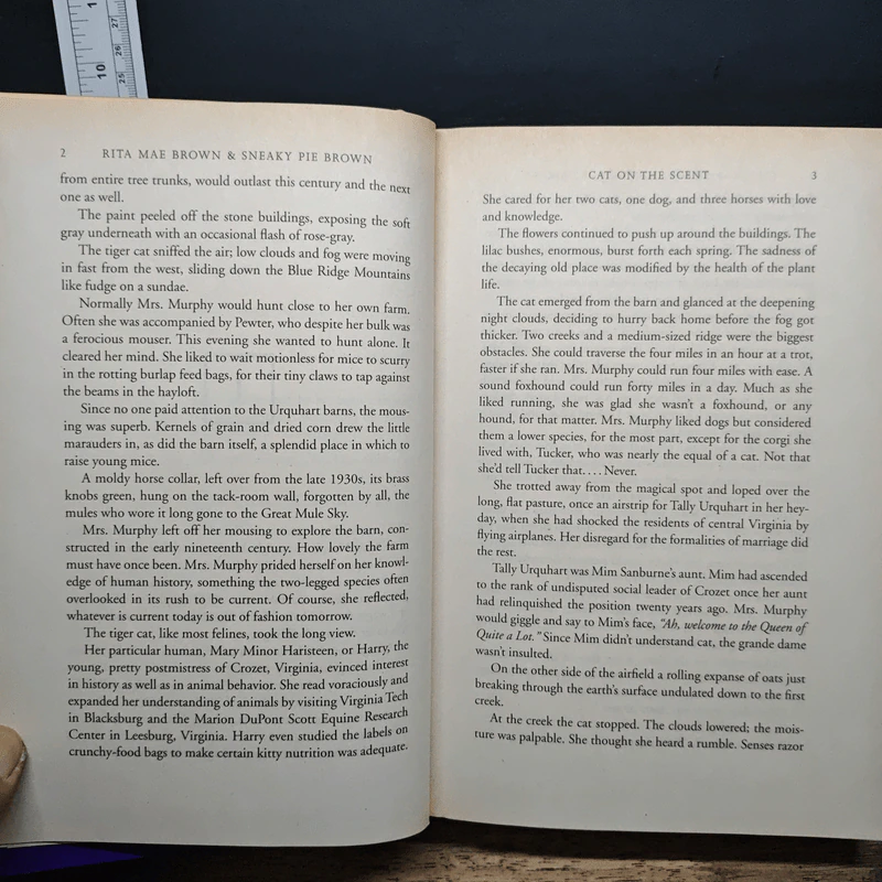 Rita Mae Brown:The Third Three Mrs. Murphy Mysteries in One Volume: Cat on the Scent; Pawing Through the Past; Claws and Effect รูปที่ 9