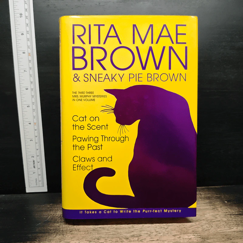 Rita Mae Brown:The Third Three Mrs. Murphy Mysteries in One Volume: Cat on the Scent; Pawing Through the Past; Claws and Effect รูปที่ 1