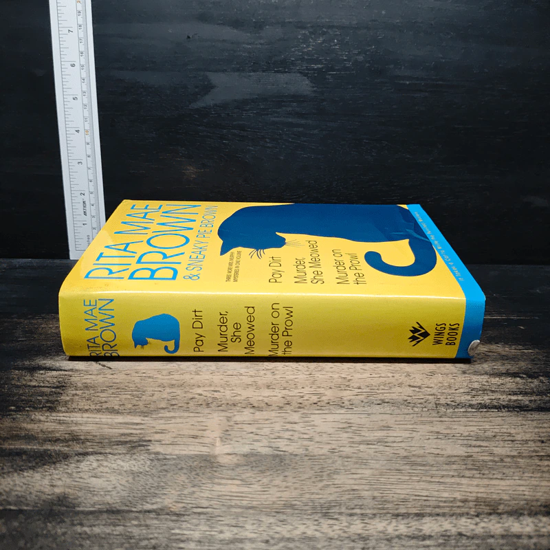 Rita Mae Brown:Three More Mrs. Murphy Mysteries in One Volume: Pay Dirt; Murder, She Meowed; and Murder on the Prowl รูปที่ 3