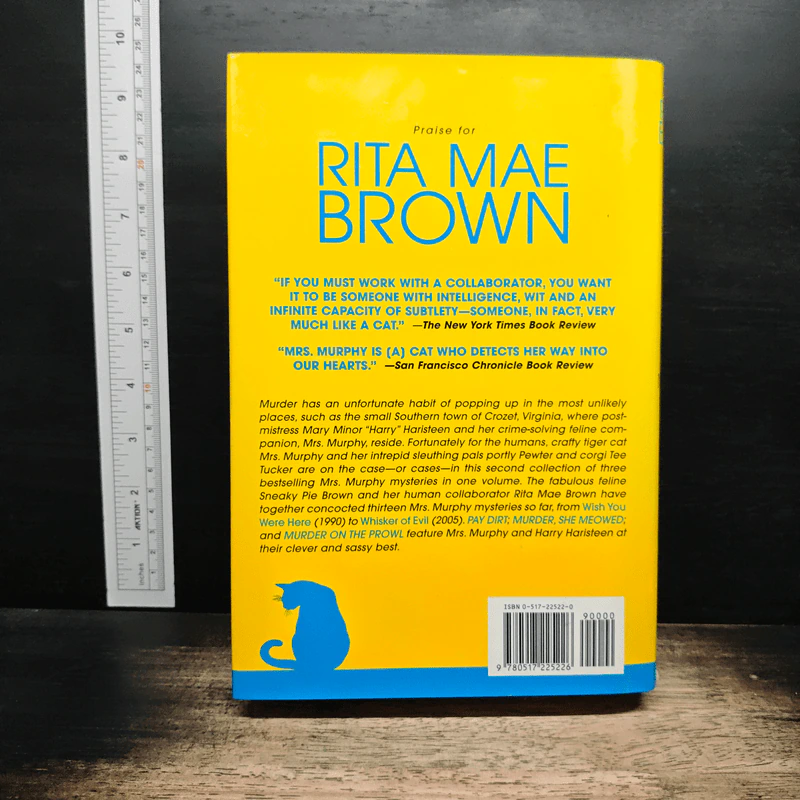 Rita Mae Brown:Three More Mrs. Murphy Mysteries in One Volume: Pay Dirt; Murder, She Meowed; and Murder on the Prowl รูปที่ 2