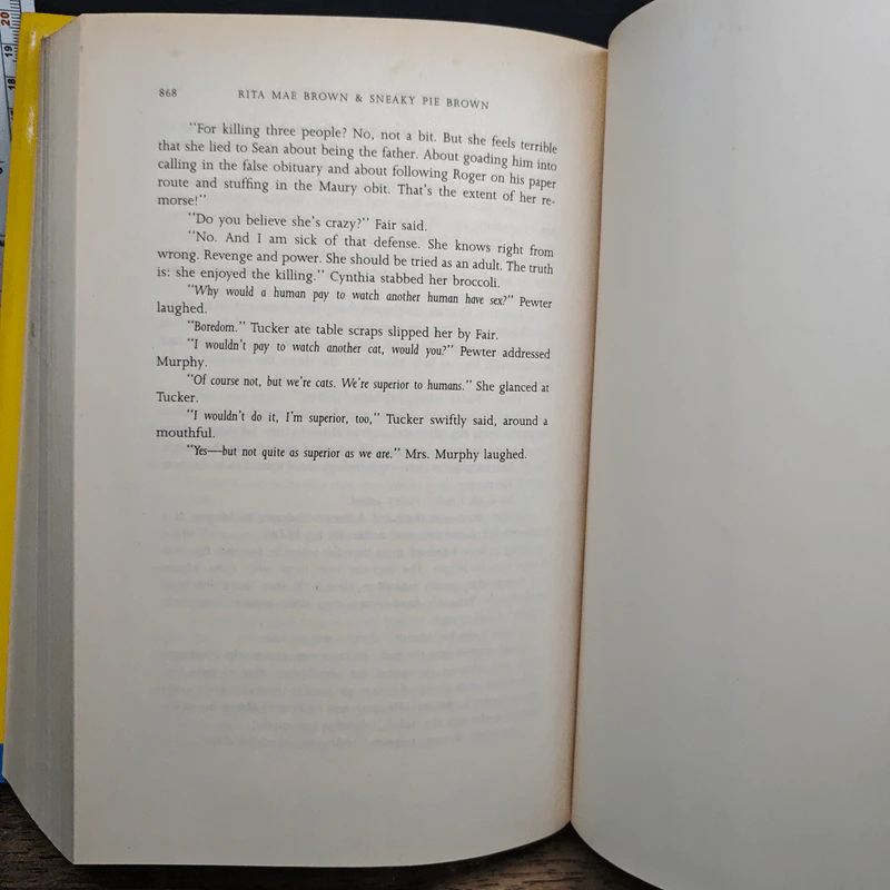 Rita Mae Brown:Three More Mrs. Murphy Mysteries in One Volume: Pay Dirt; Murder, She Meowed; and Murder on the Prowl รูปที่ 9