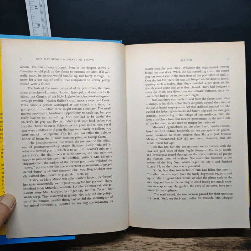 Rita Mae Brown:Three More Mrs. Murphy Mysteries in One Volume: Pay Dirt; Murder, She Meowed; and Murder on the Prowl รูปที่ 8