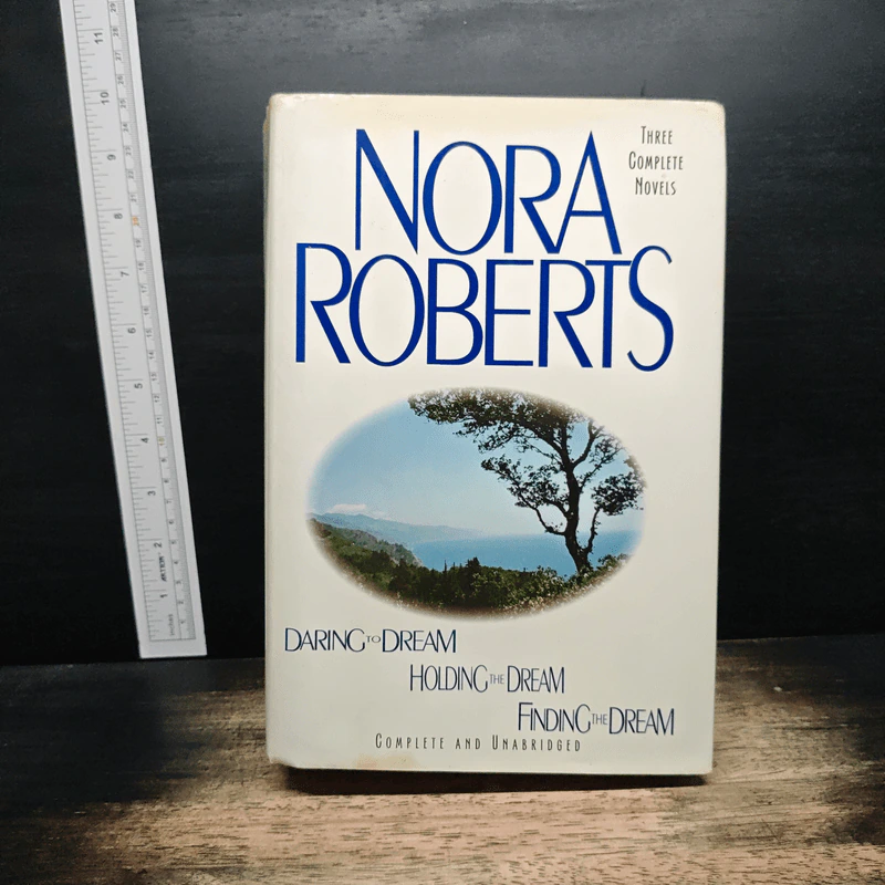 Daring to Dream, Holding the Dream, Finding the Dream - Nora Roberts รูปที่ 1
