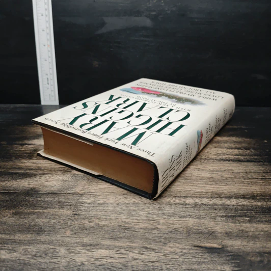 Three New York Times Bestselling Novels - Mary Higgins Clark รูปที่ 5