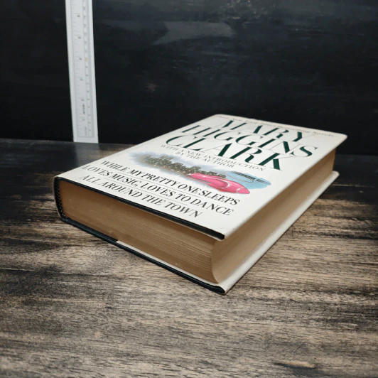 Three New York Times Bestselling Novels - Mary Higgins Clark รูปที่ 4
