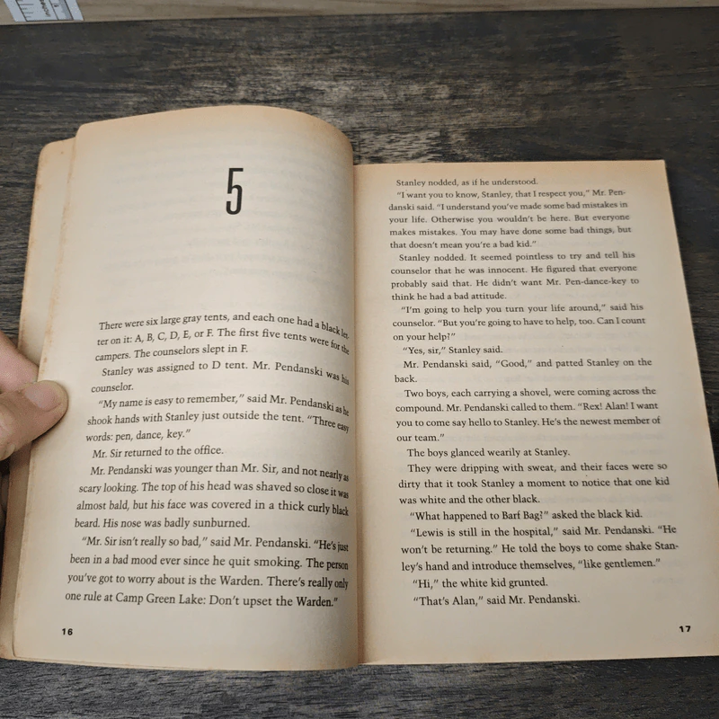 Holes - Louis Sachar รูปที่ 7