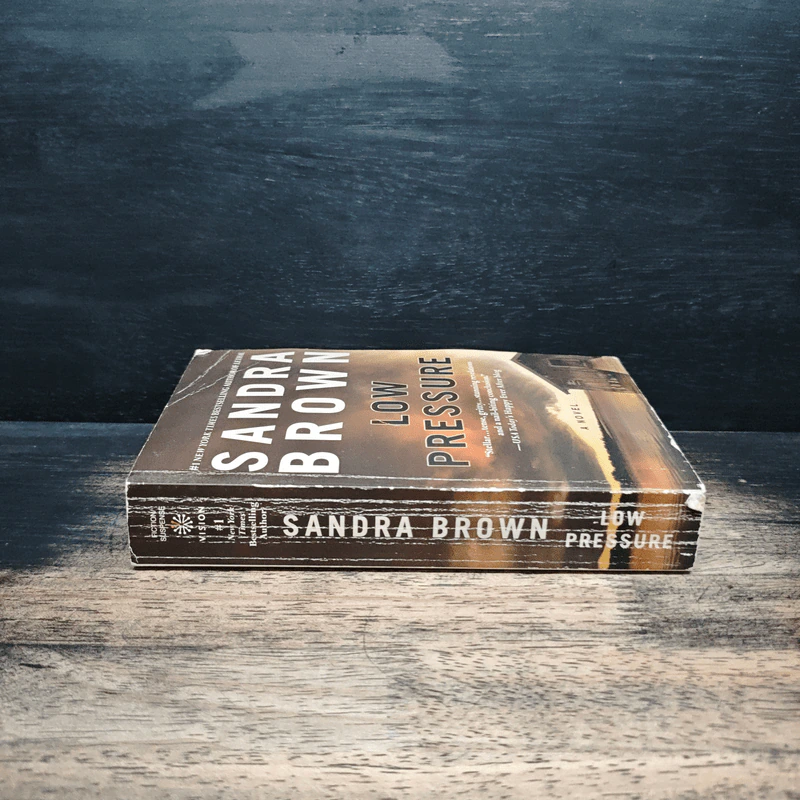 Low Pressure - Sandra Brown รูปที่ 3