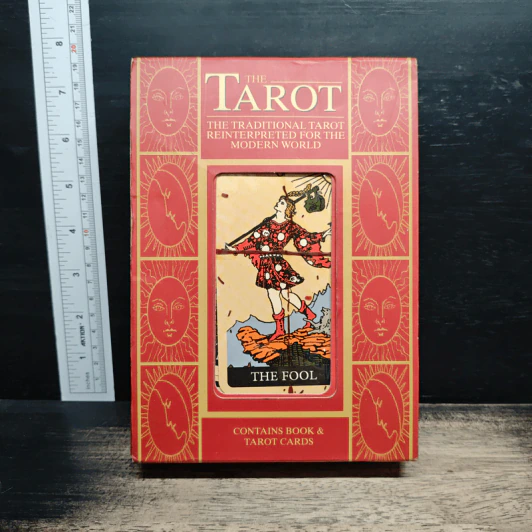 The Tarot: The Traditional Tarot Reinterpreted for the Modern World รูปที่ 1
