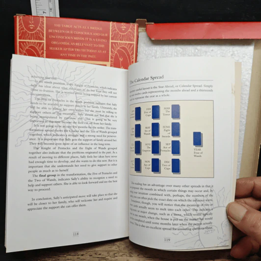 The Tarot: The Traditional Tarot Reinterpreted for the Modern World รูปที่ 10