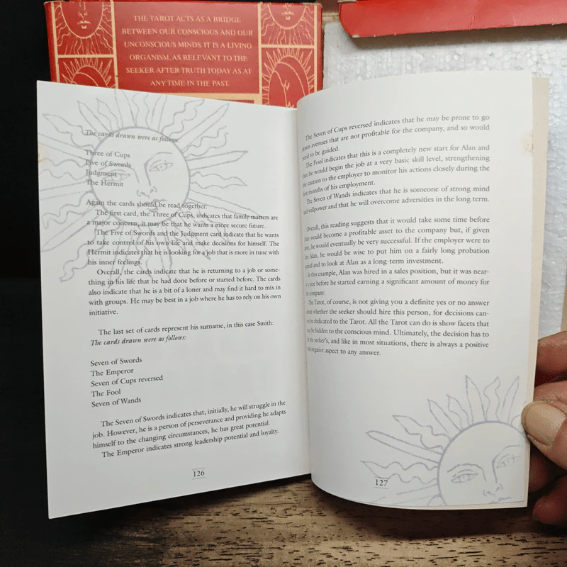 The Tarot: The Traditional Tarot Reinterpreted for the Modern World รูปที่ 11