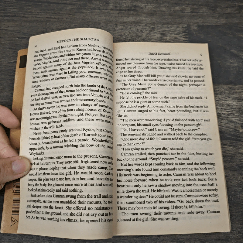 Hero in the Shadows - David Gemmell รูปที่ 7
