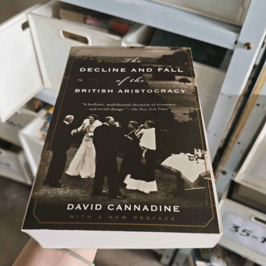 The Decline and Fall of the British Aristocracy - David Cannadine รูปที่ 1