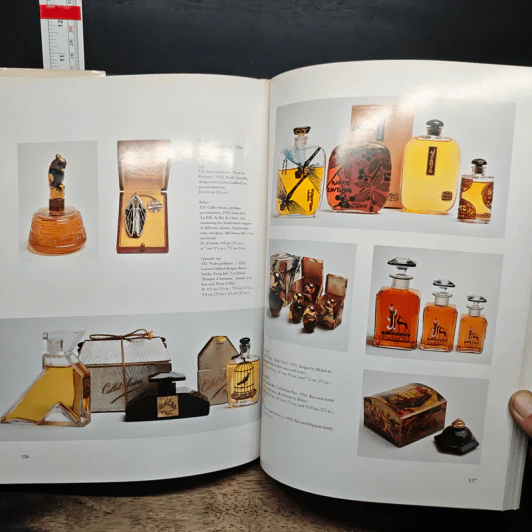 The Art of Perfume: Discovering and Collecting Perfume Bottles - Christie Mayer Lefkowith รูปที่ 11