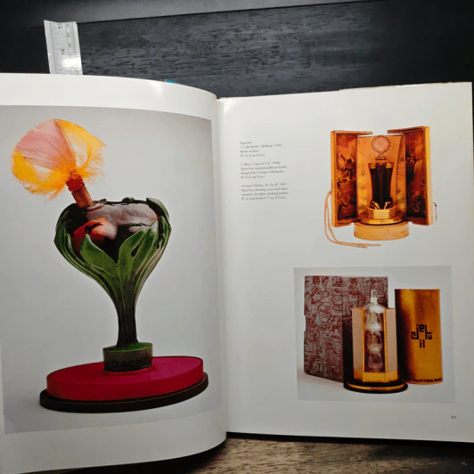 The Art of Perfume: Discovering and Collecting Perfume Bottles - Christie Mayer Lefkowith รูปที่ 10