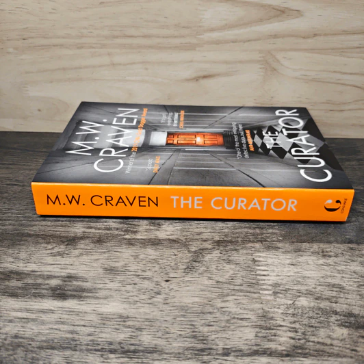 The Curator - M.W. Craven รูปที่ 2