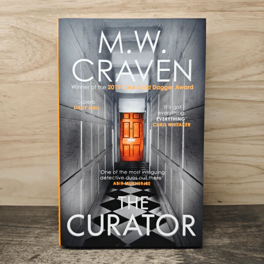 The Curator - M.W. Craven รูปที่ 1