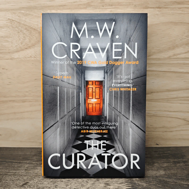 The Curator - M.W. Craven รูปที่ 1