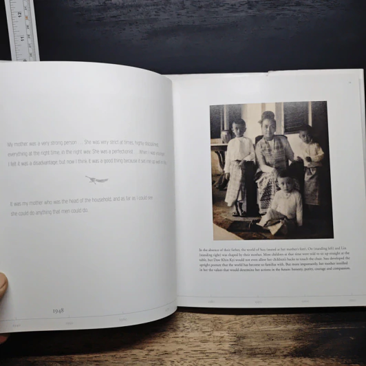 Aung San Suu Kyi:  A Portrait In Words And Pictures - Christophe Loviny รูปที่ 8