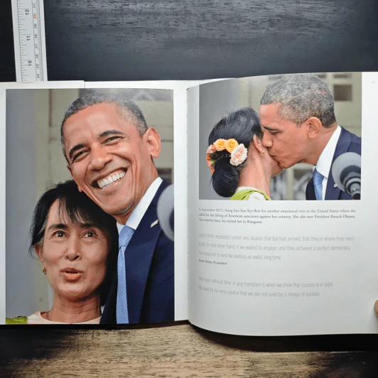 Aung San Suu Kyi:  A Portrait In Words And Pictures - Christophe Loviny รูปที่ 9