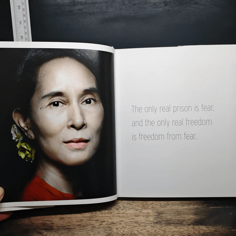 Aung San Suu Kyi:  A Portrait In Words And Pictures - Christophe Loviny รูปที่ 6