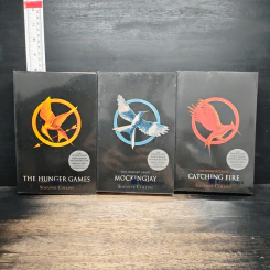 The Hunger Games + Mockingjay + Catching Fire - Suzanne Collins