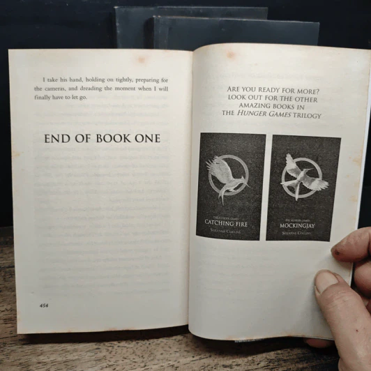 The Hunger Games + Mockingjay + Catching Fire - Suzanne Collins รูปที่ 9