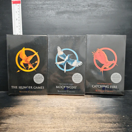 The Hunger Games + Mockingjay + Catching Fire - Suzanne Collins รูปที่ 1