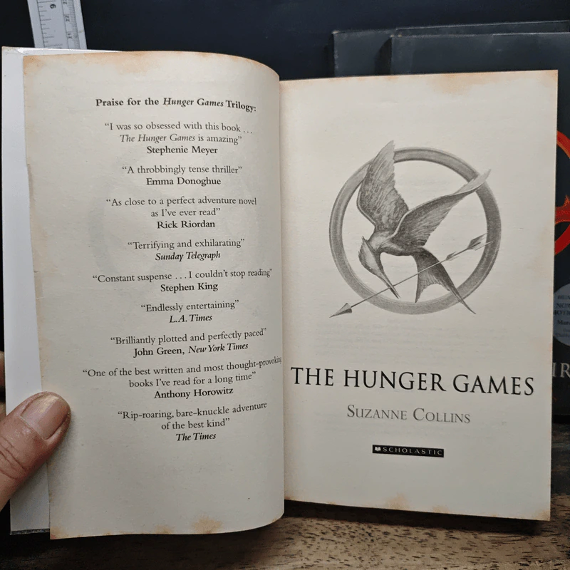 The Hunger Games + Mockingjay + Catching Fire - Suzanne Collins รูปที่ 6